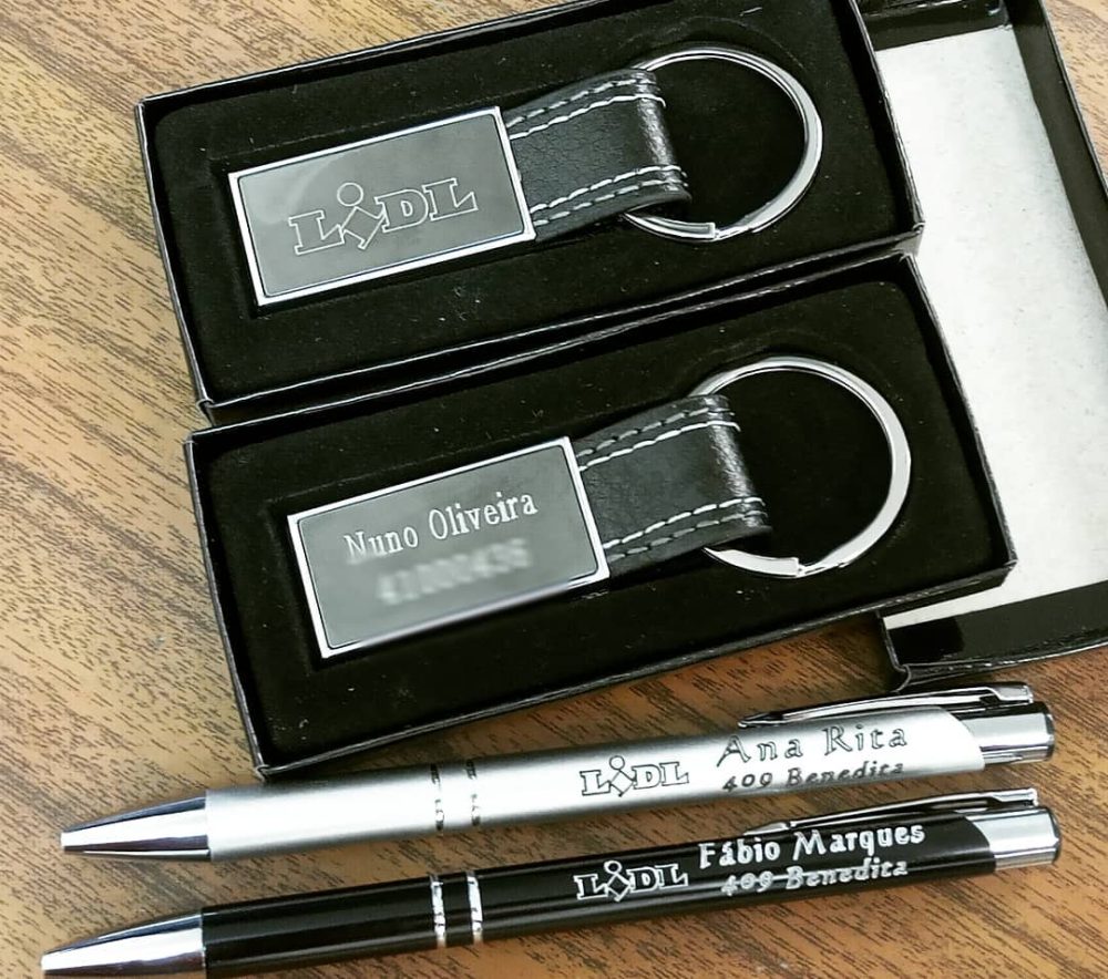 porta-chaves e canetas personalizadas