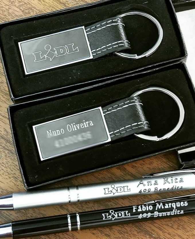 porta-chaves e canetas personalizadas
